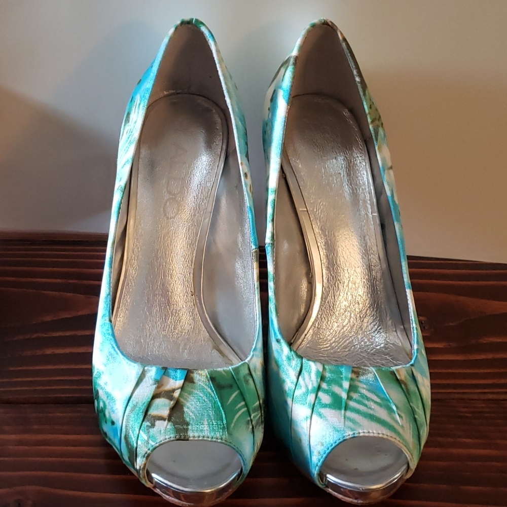 Heels - Picture 4 of 5